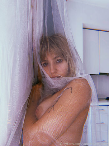 Avery Nona