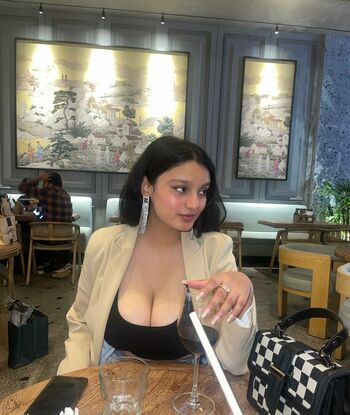 _ayushaaaa__