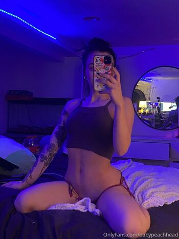 babypeachhead