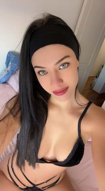bella-monroe