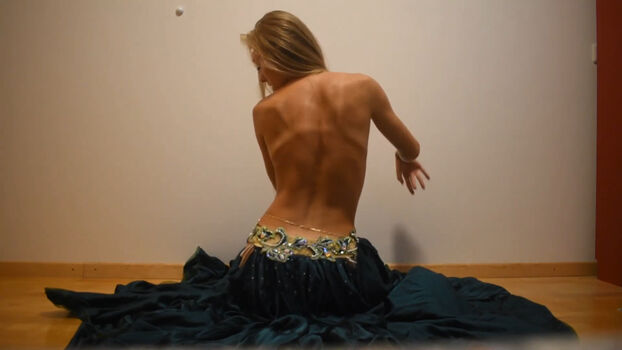 Belly Dancer Lisa