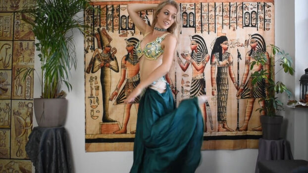 Belly Dancer Lisa