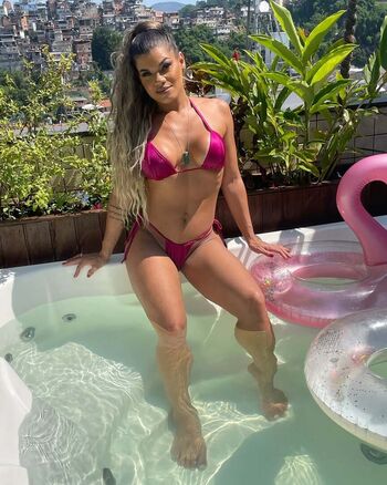 Big Clit - Suzy Hot