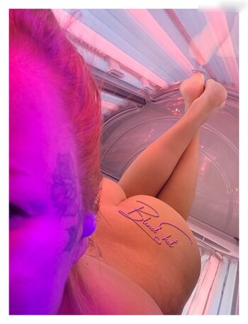Blond_Shot