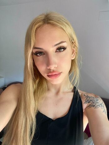 blonde_sophie2