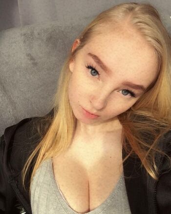 blonde_vivi