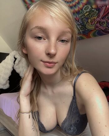 blonde_vivi