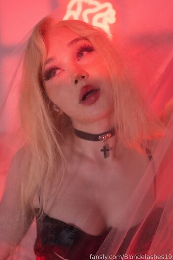 blondelashes19
