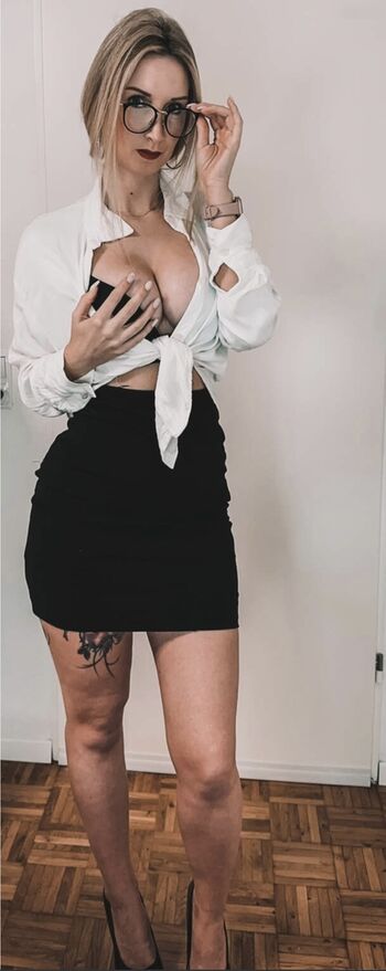 Blondiiegiirl