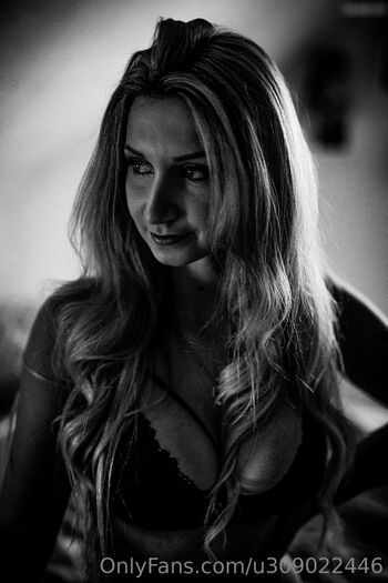 Blondiiegiirl