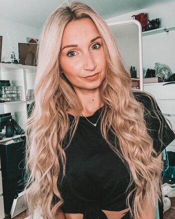 Blondiiegiirl