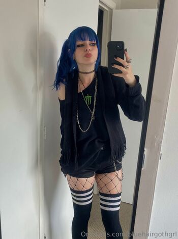 bluehairgothgrl