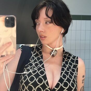 bondgirlmechsuit