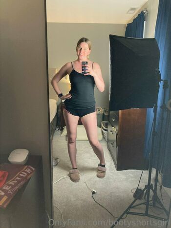 bootyshortsgirl