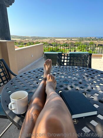 browngirl.foot.fantasy