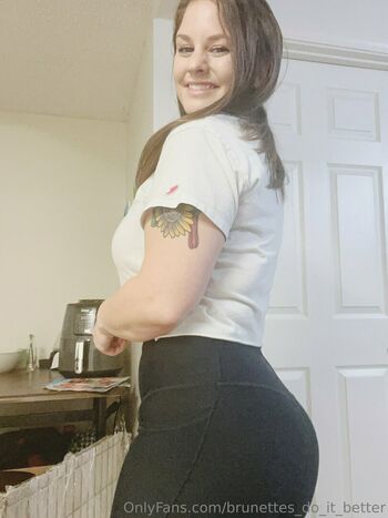 brunettes_do_it_better