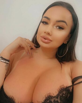 Busty Sexy Lora
