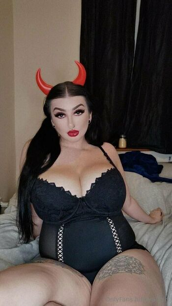 bustyaltgirl