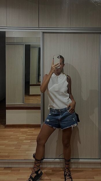 BustyAna