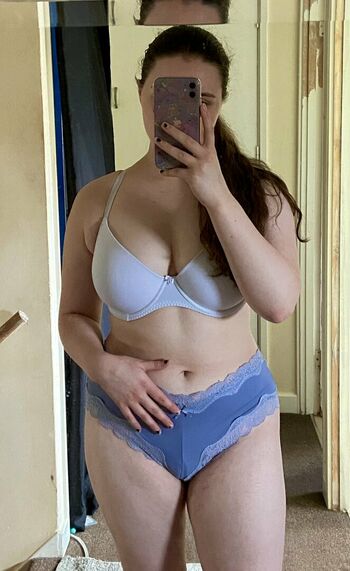 bustybritishbrunette