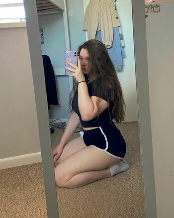 bustybritishbrunette