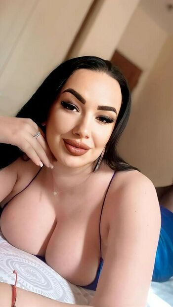 Bustysexylora