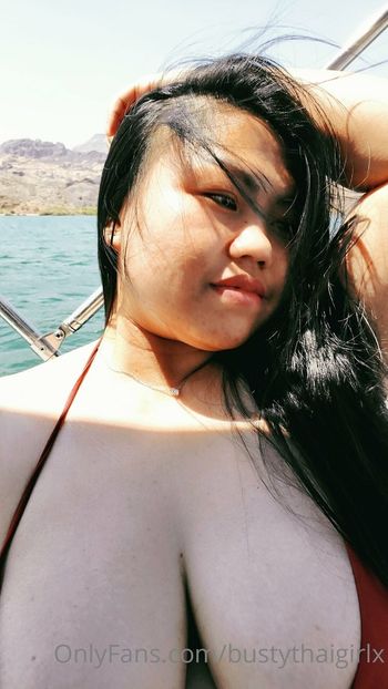 bustythaigirlx