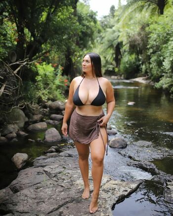 buxom_babenz