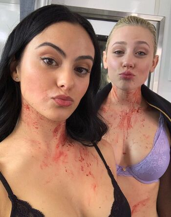 Camila Mendes