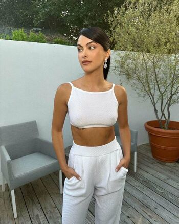 Camila Mendes