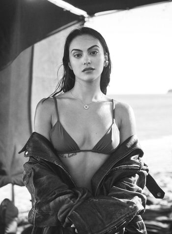 Camila Mendes