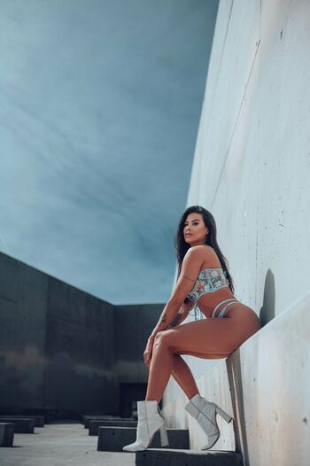Camila Oliveira RING GIRL UFC