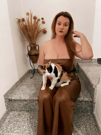 carmen_curvy
