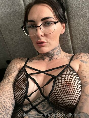 carmen_divinefree