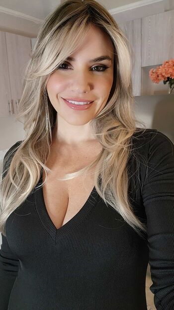 Cassie Cross