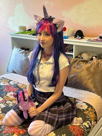 Cherriesandpeachesx