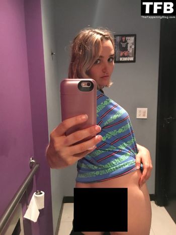 Chloe Fineman
