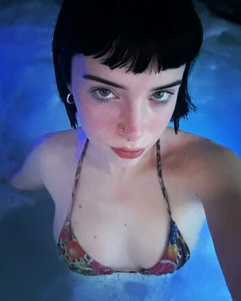 Chloe Hodgson Chloehodgson