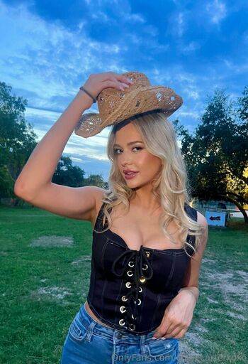 chloecarterxoxo
