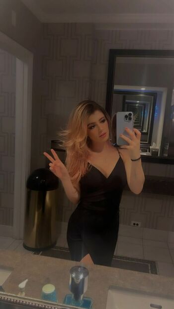 Chrissy Costanza