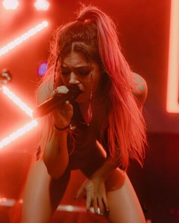 Chrissy Costanza