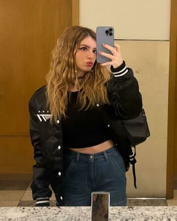 Chrissy Costanza