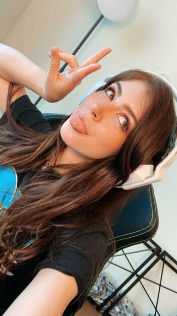 Chrissy Costanza
