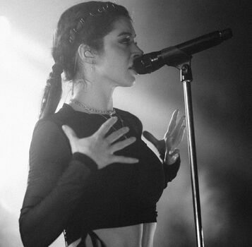 Chrissy Costanza