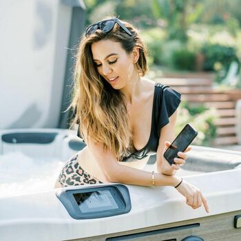 Christy Carlson Romano
