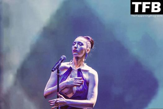 Chrysta Bell