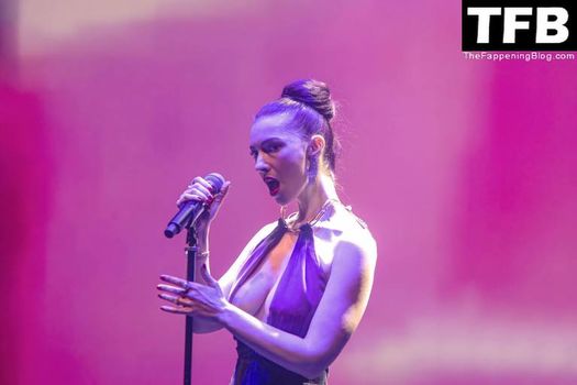 Chrysta Bell