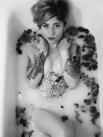Ciiraiya_zarelai / Madame_Orchid