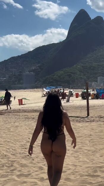 Cinthia Cruz