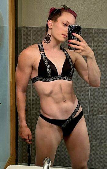 Claire Max